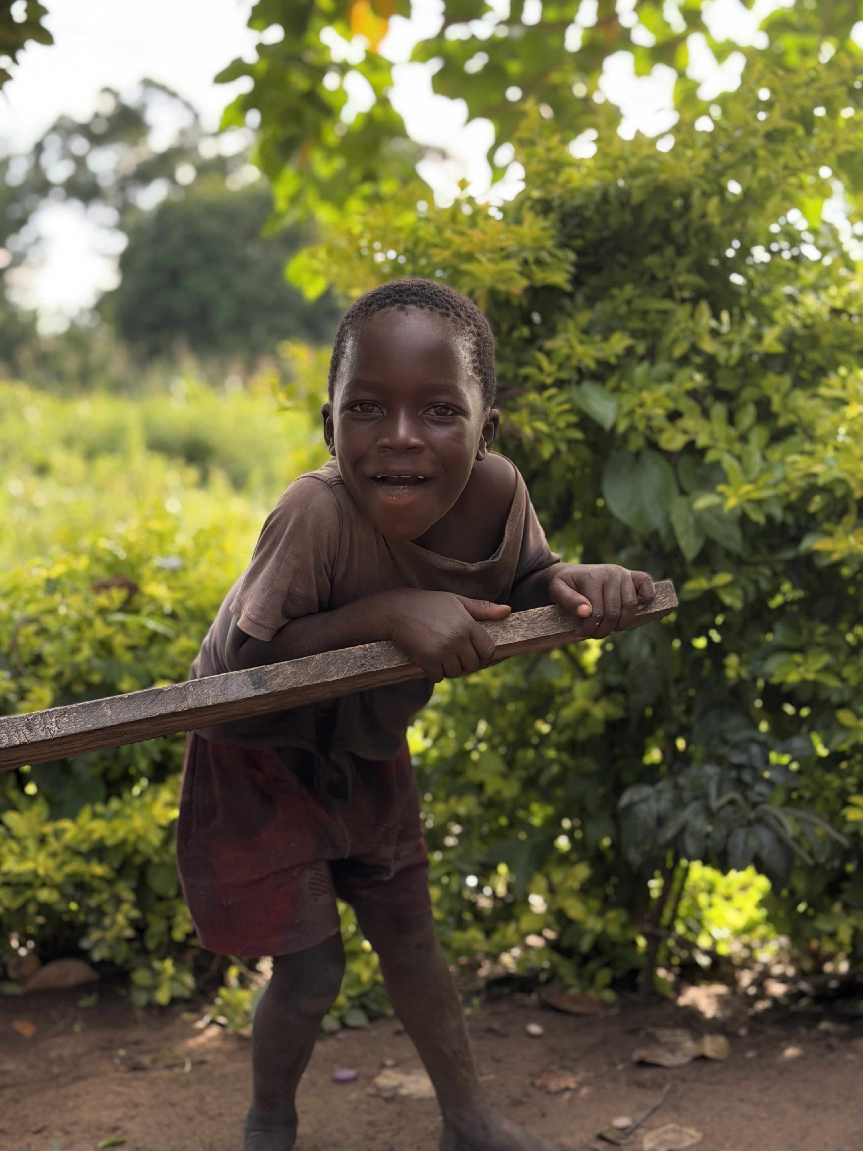 Child portrait in a green outdoor setting